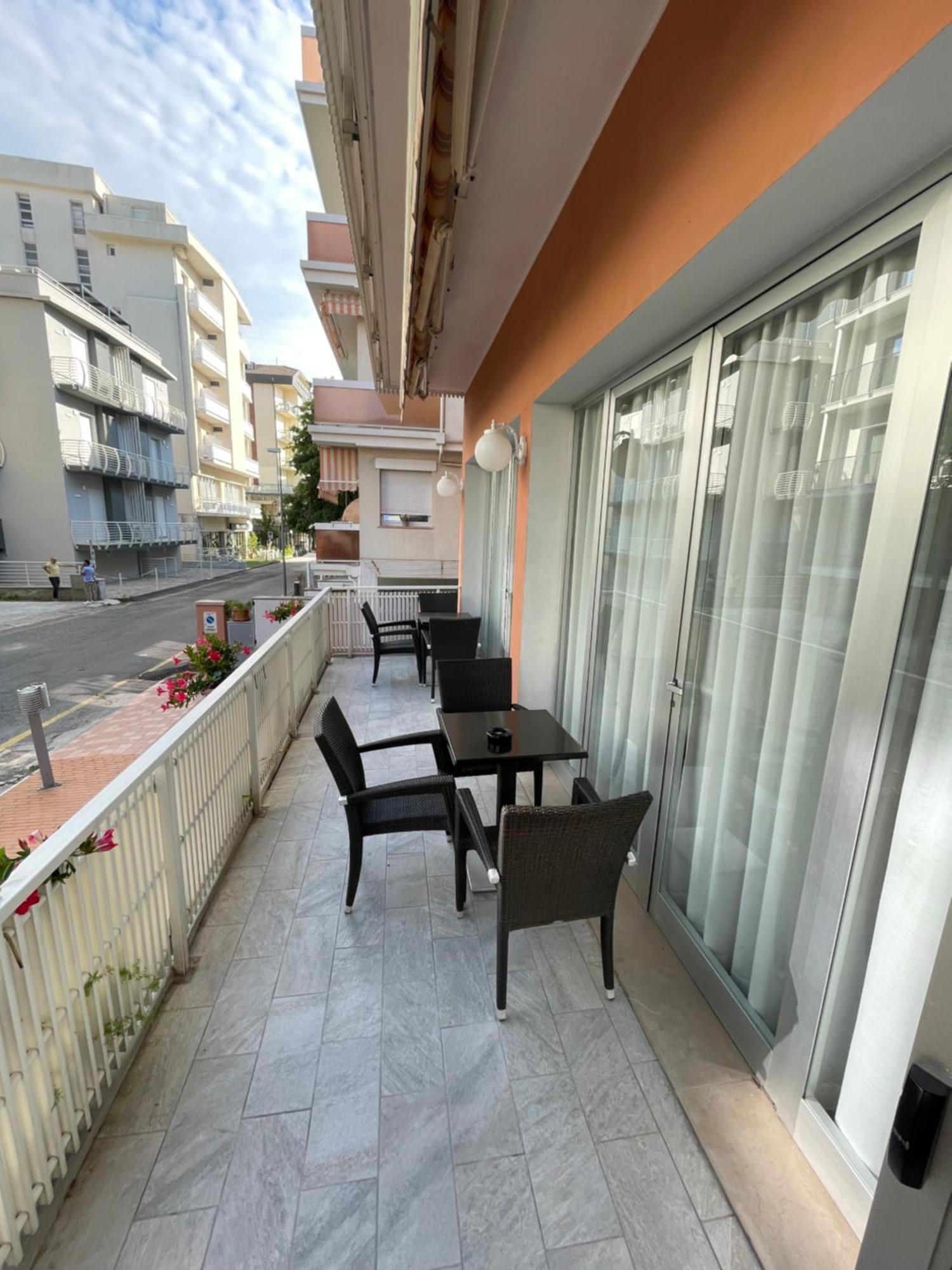 Hotel D'Annunzio Cattolica Exterior photo